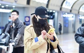 黄色背景中帅气的男男男男女握手的照片库存图片图片包黑料社网页版