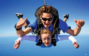 娱乐吃瓜酱跳伞视频大全